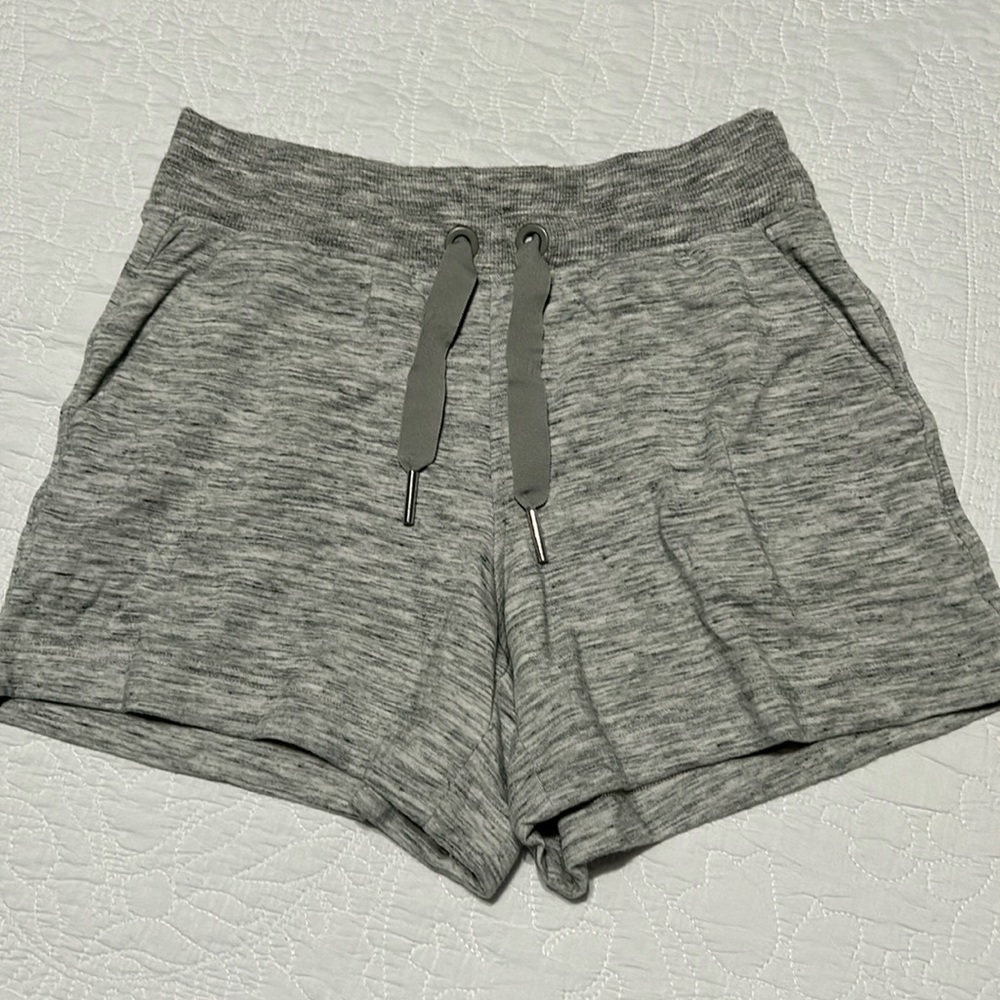 Athleta balance 4 inch shortie